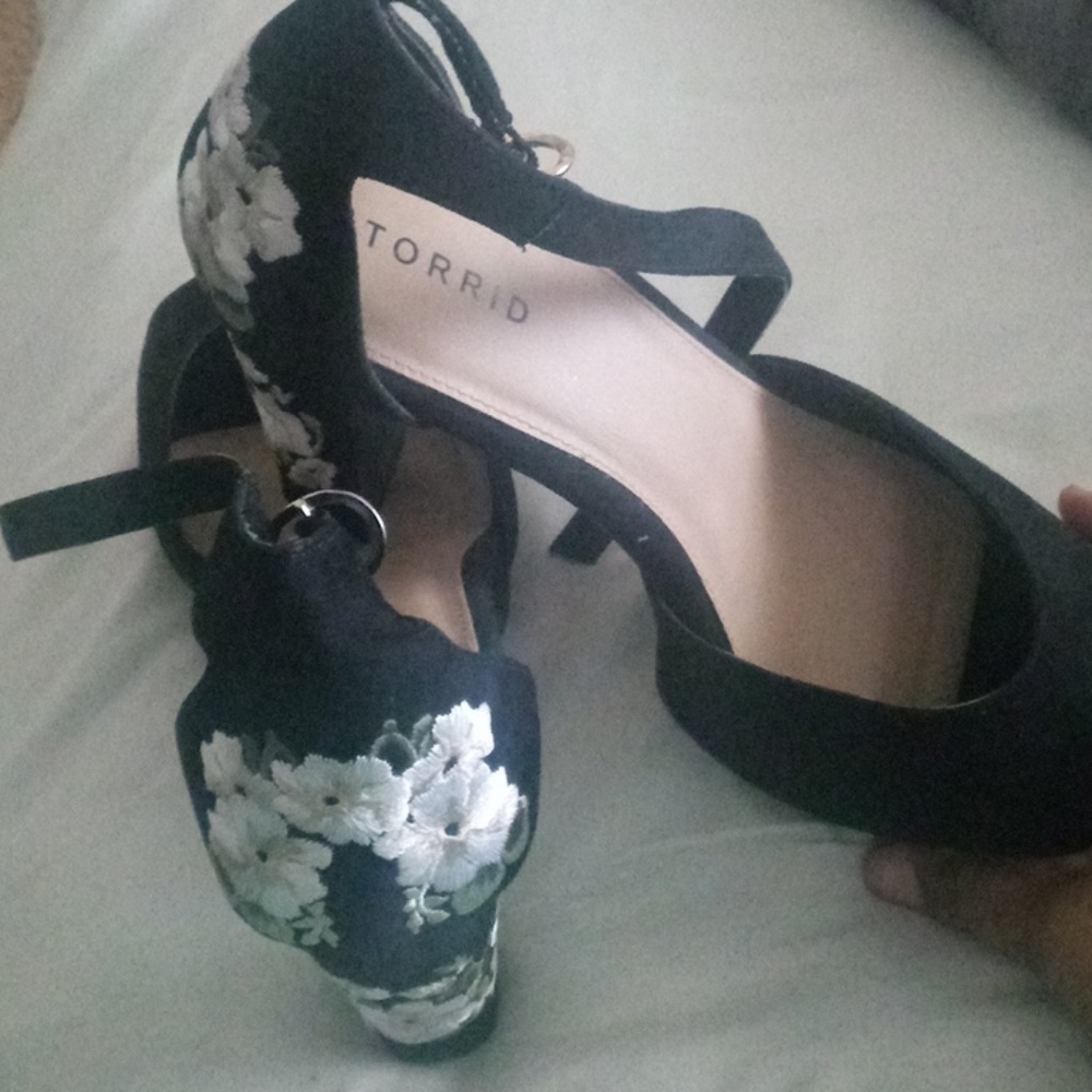 Torrid Shoes size 13 😘
